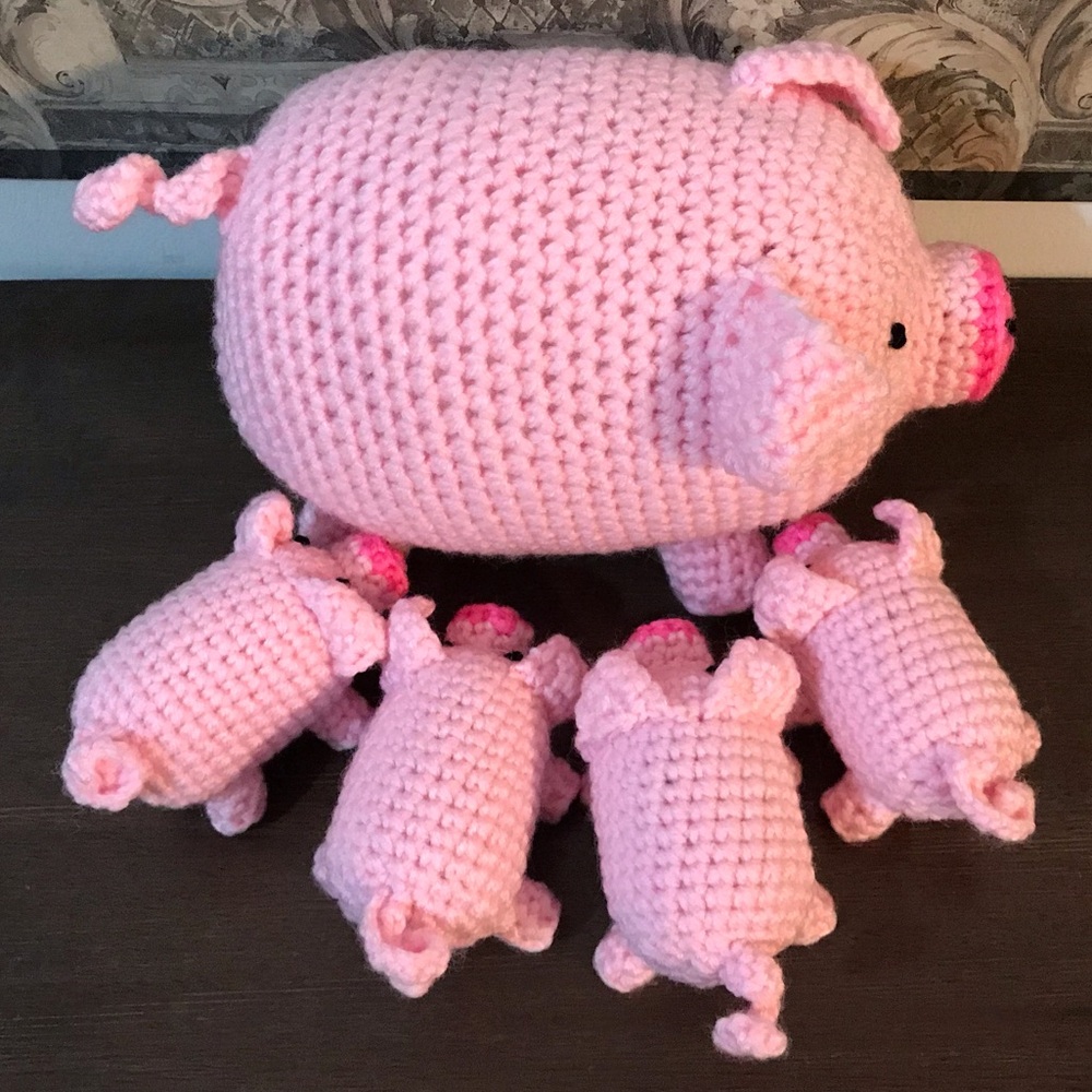 Large Pig family set of 5. Momma with 4 piglets.